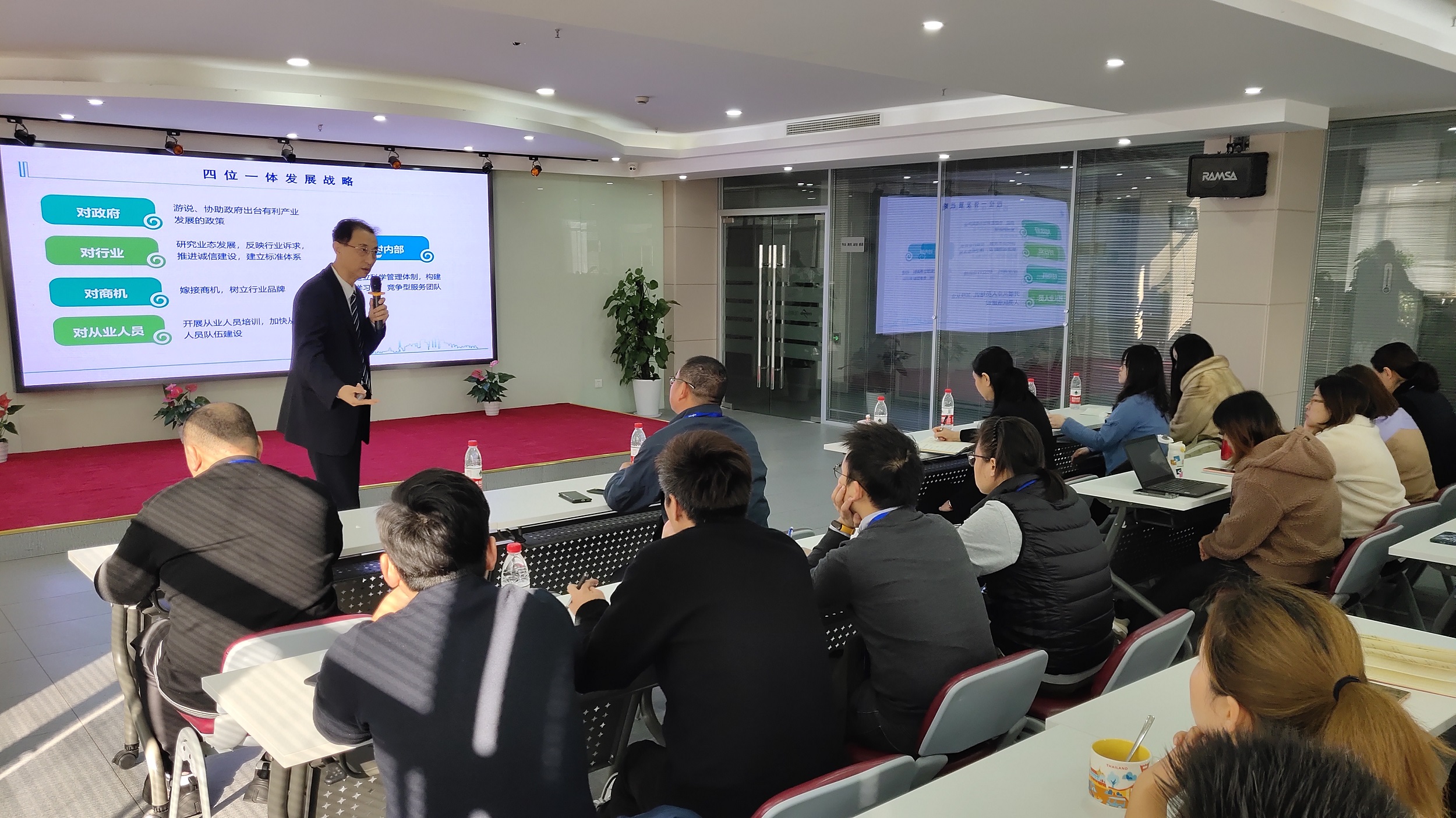 1639128445812870.jpg 1639128445812870.jpg