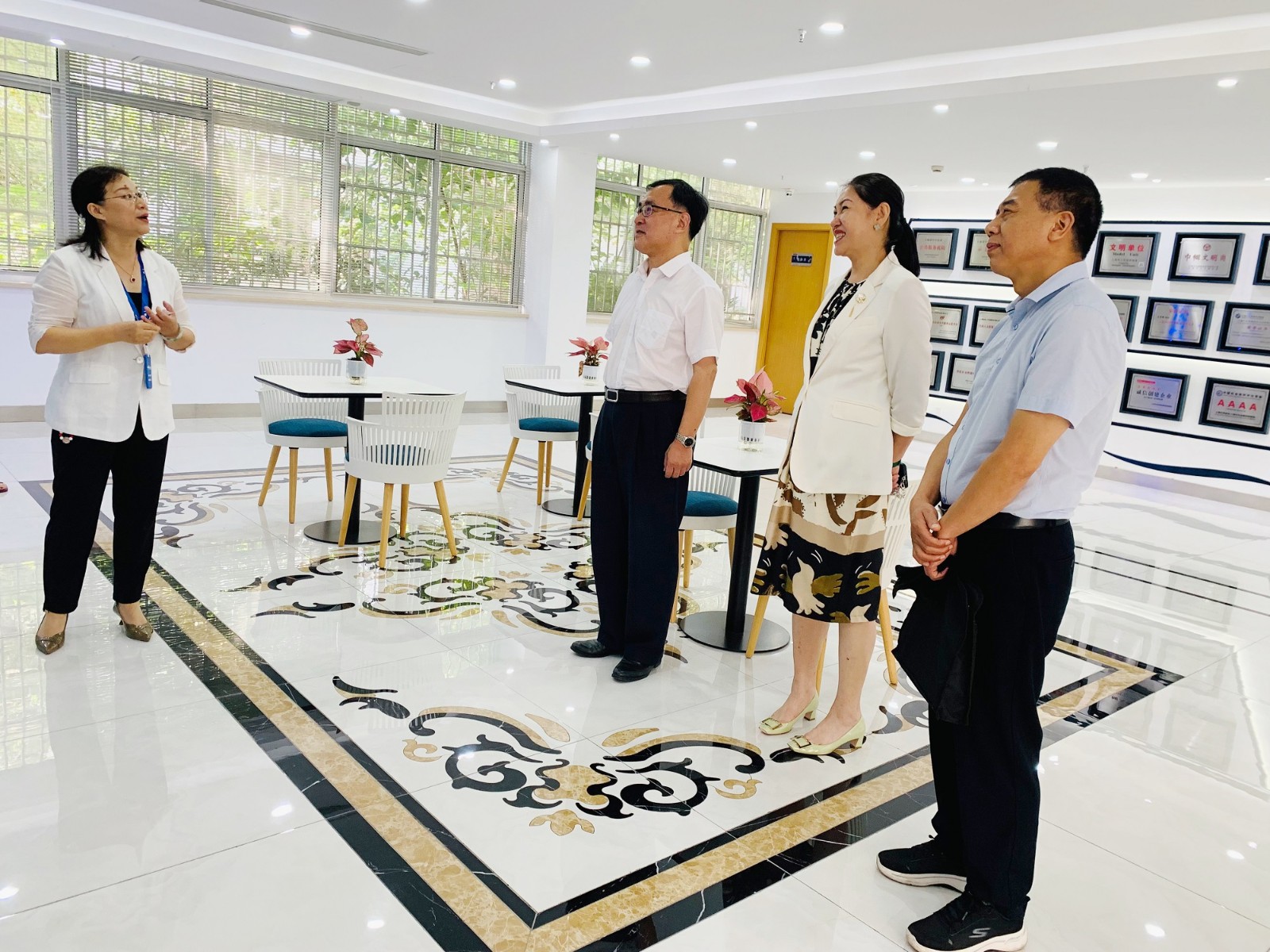 1695199450615569.jpg 1695199450615569.jpg